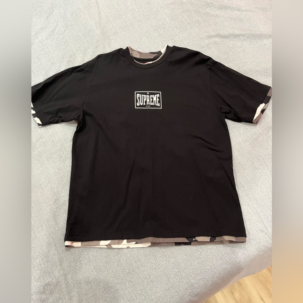 NWOT - Authentic Mens SUPREME tshirt